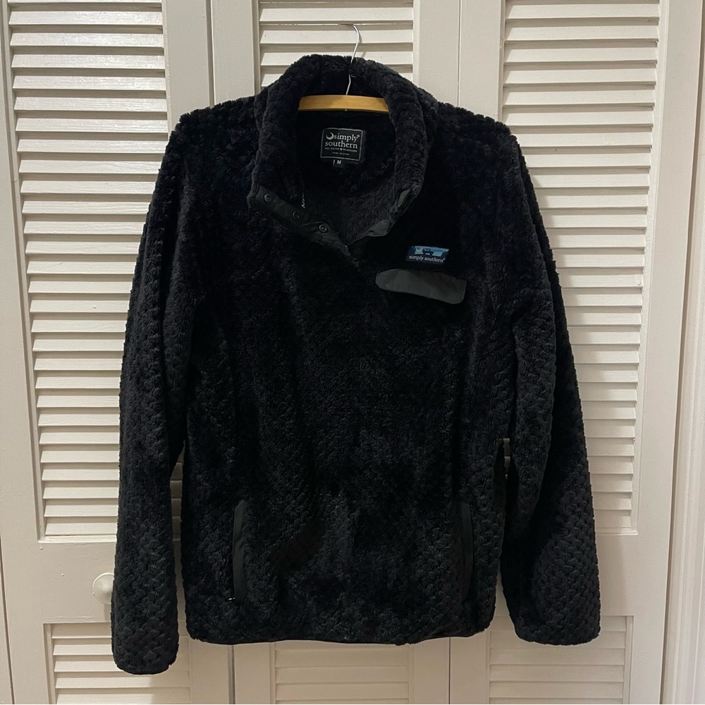 EUC Simply Southern Black Fuzzy Pullover | size medium